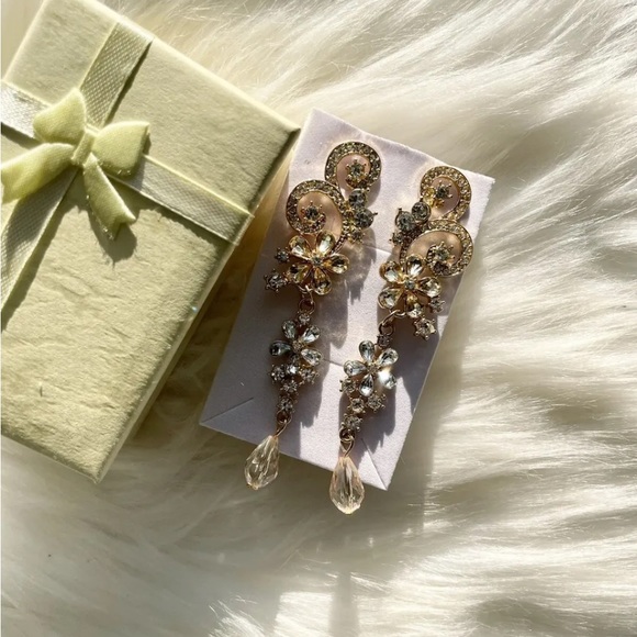 Gold Accent Rhinestone Chandelier Earrings Beautifully Stunning - Picture 2 of 3